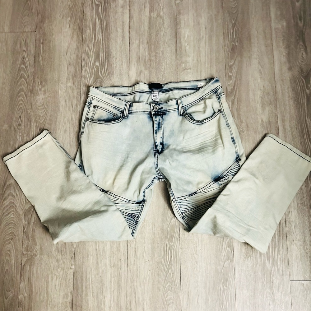 Men’s Bleecker & Mercer Distressed Jeans  38/32